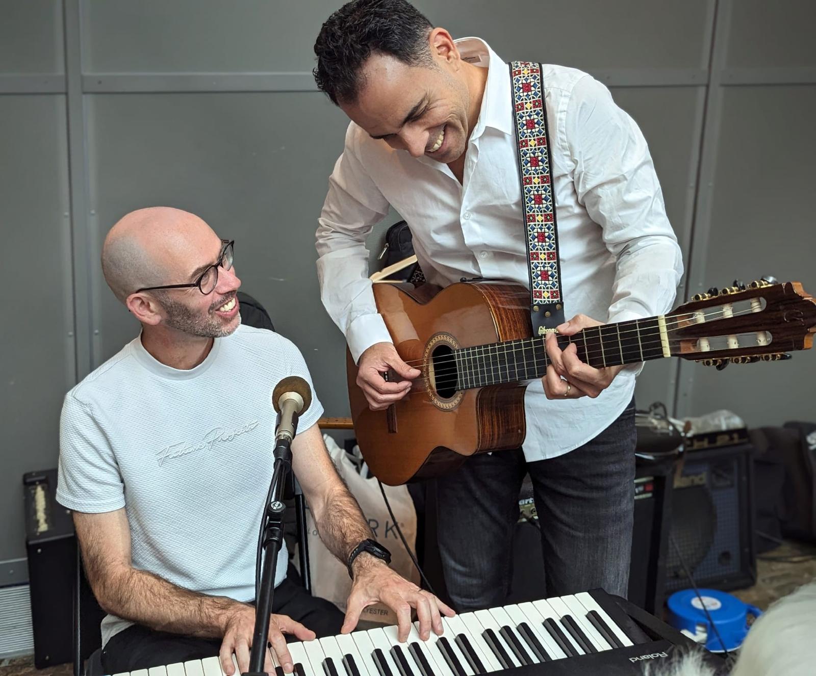 מנגנים ונהנים